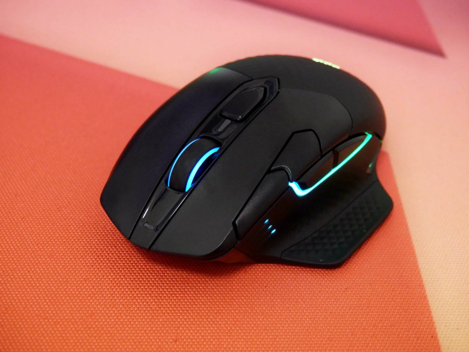 2k hz回报率无线低延迟——海盗船 dark core rgb pro se无线鼠标