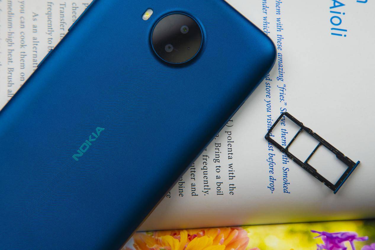 老朋友伴你跨越数字鸿沟简单实用的关怀nokiac20plus手机评测