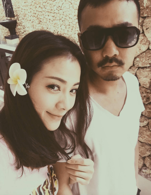 钱莹的丈夫是知名导演,摄影师刘璋牧,参与的作品包括了《武林外传》