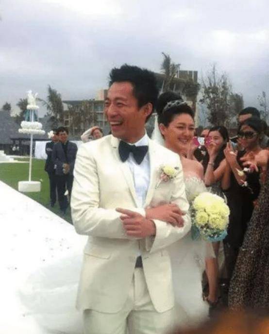 汪小菲大婚之夜，S妈情感涌动连发六条帖子纪实