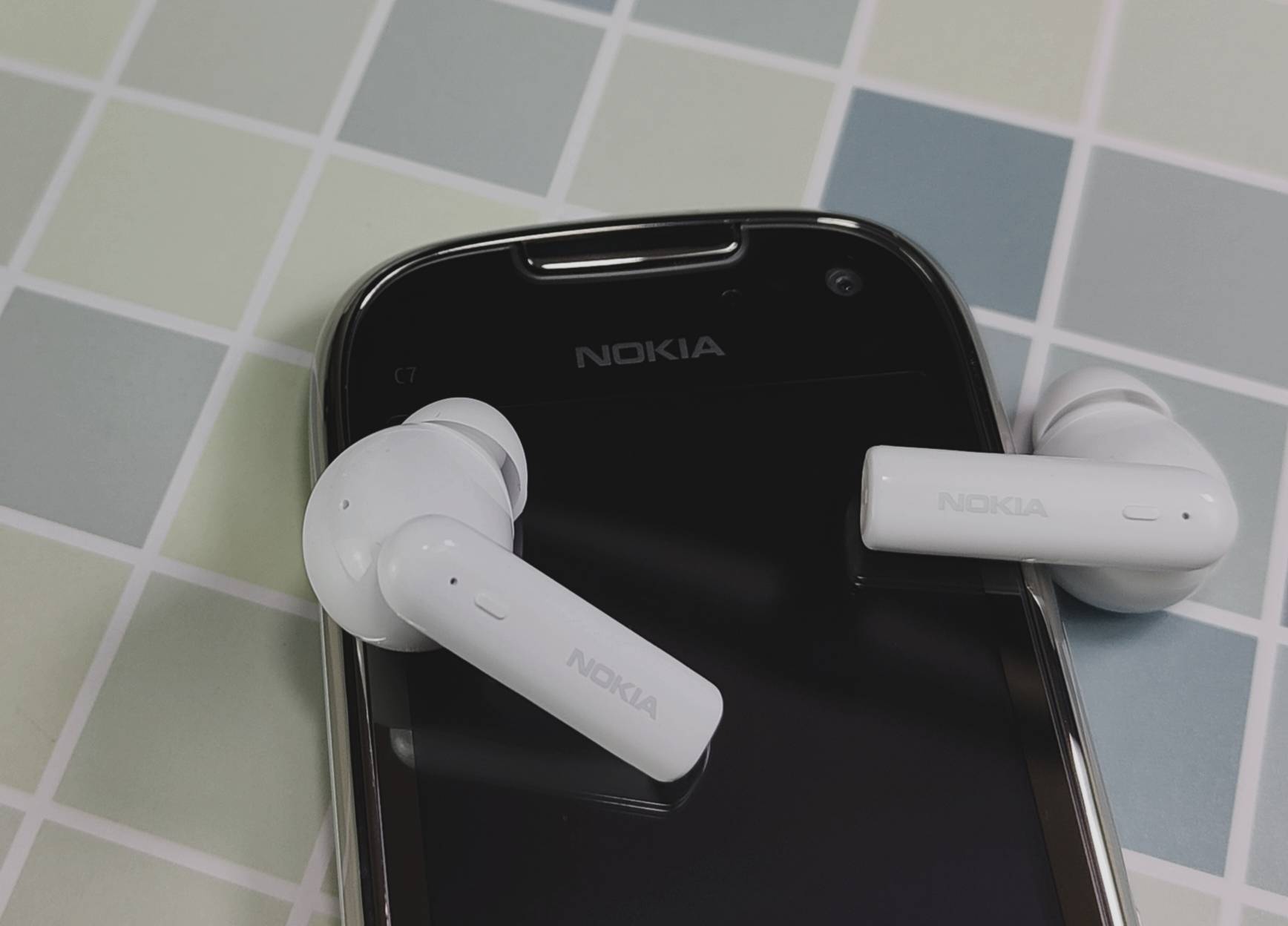 性价比颇高的真无线蓝牙耳机,诺基亚e3102,数显电量环保材质