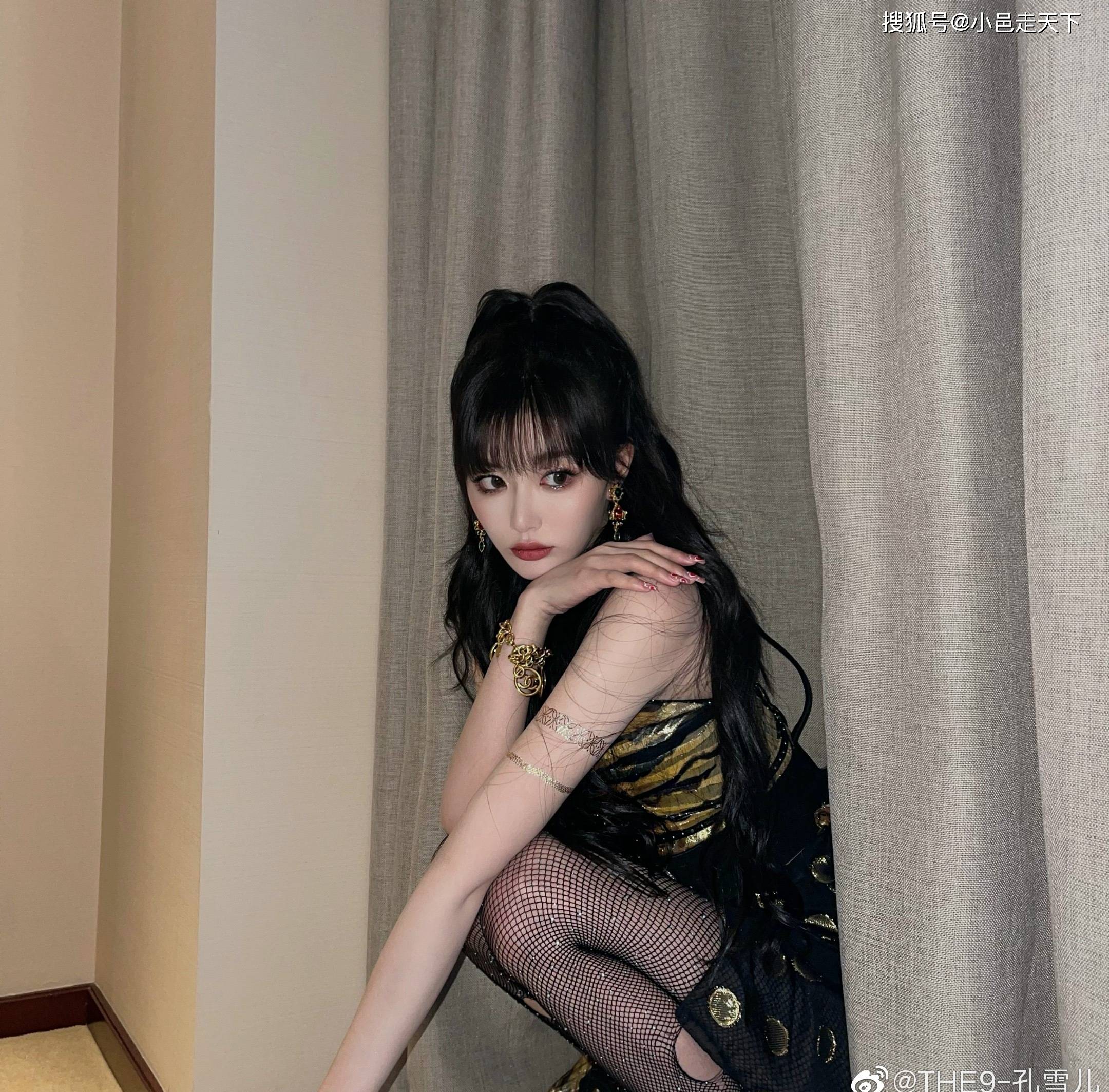 孔雪儿双马尾性感写真