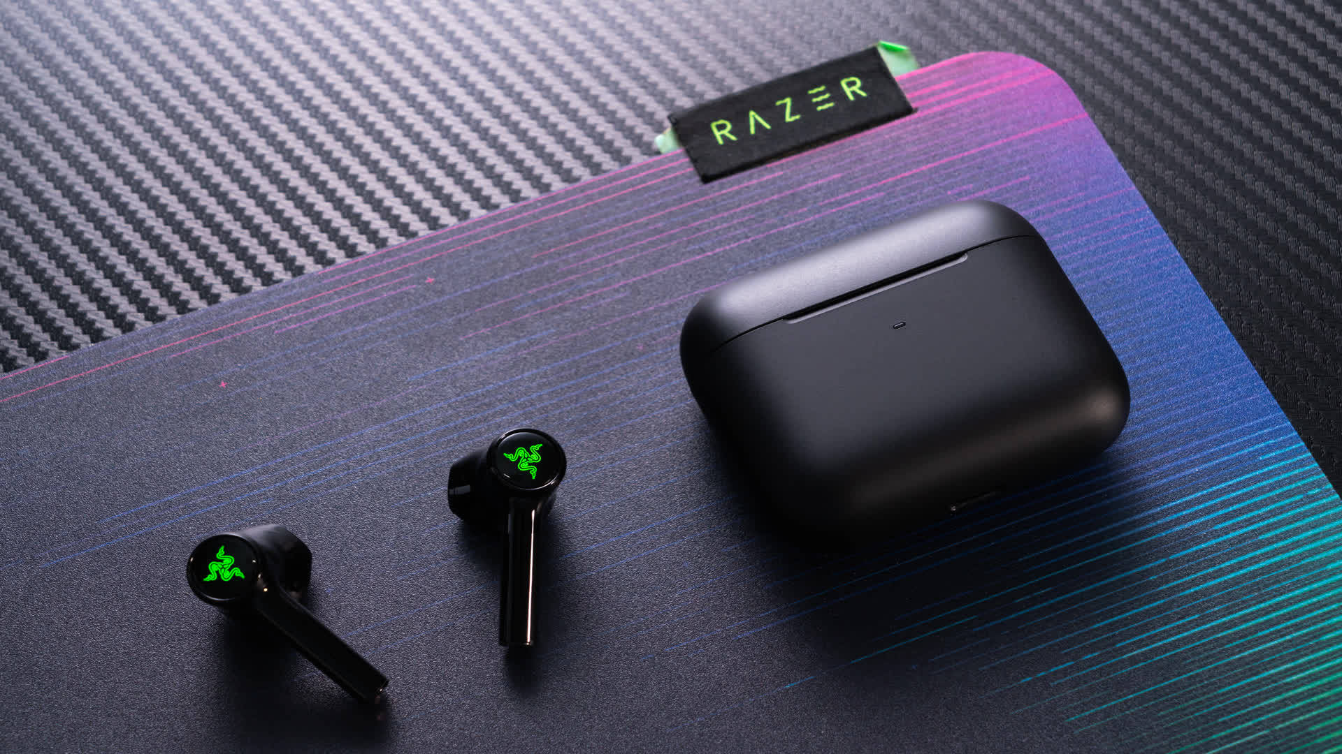 出街与游戏兼顾 雷蛇战锤狂鲨真无线x入耳式耳机体验