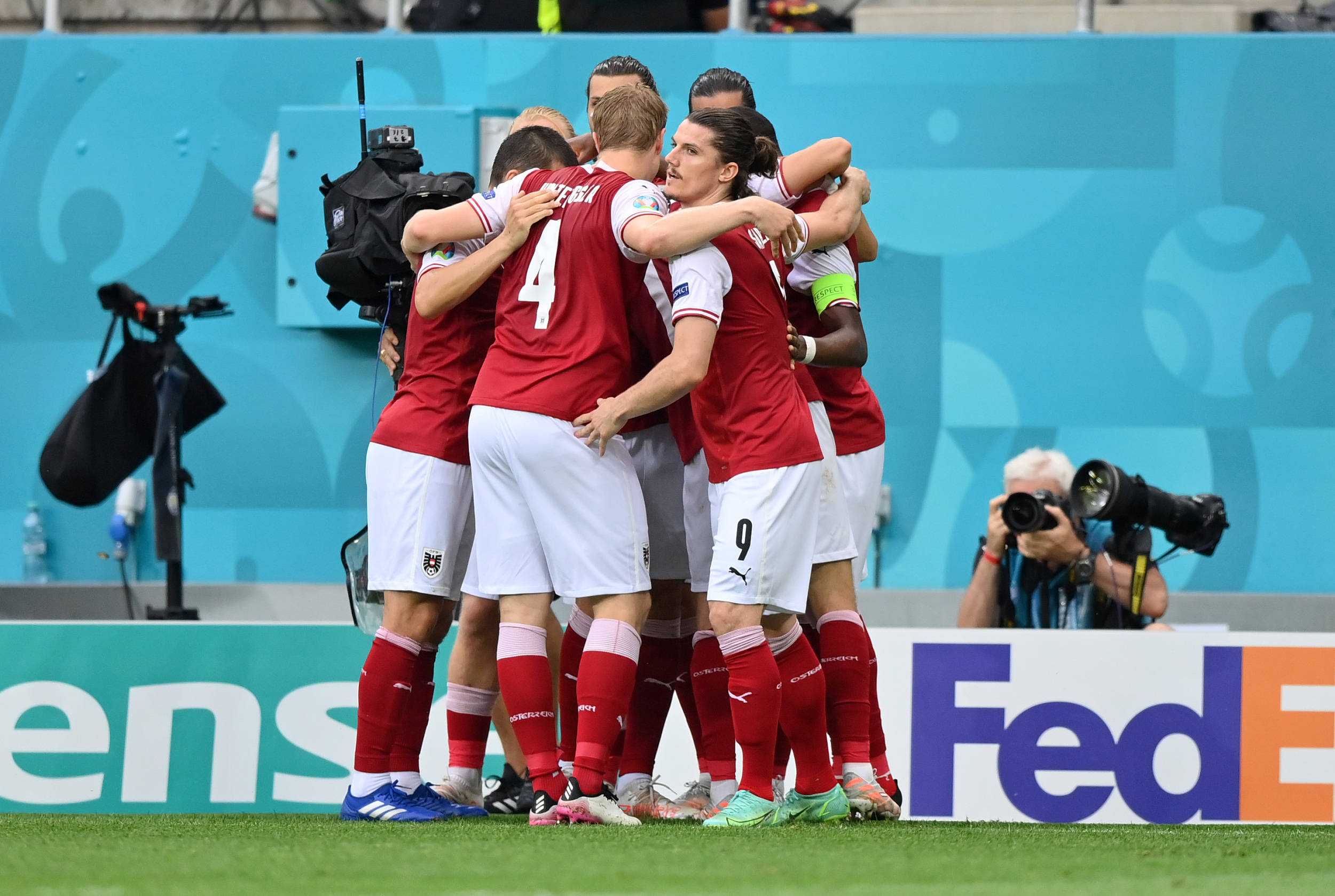 欧洲杯战报 0a0b283375b94c43bd70cdba696c0ba4.jpeg