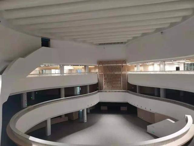 广东药科大学云浮校区新图书馆投入使用