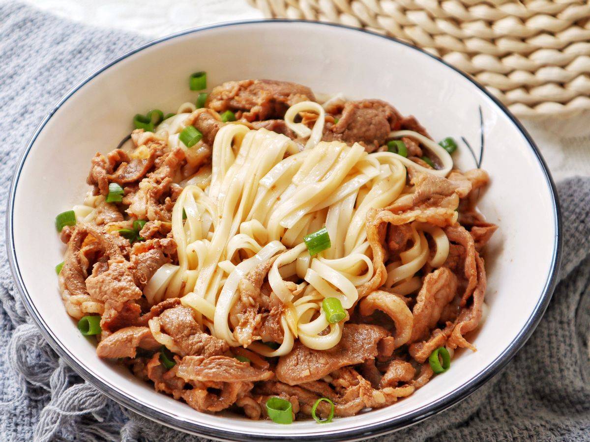 原创家常羊肉面的做法,简单快手,汤鲜肉嫩面条劲道,太过瘾了