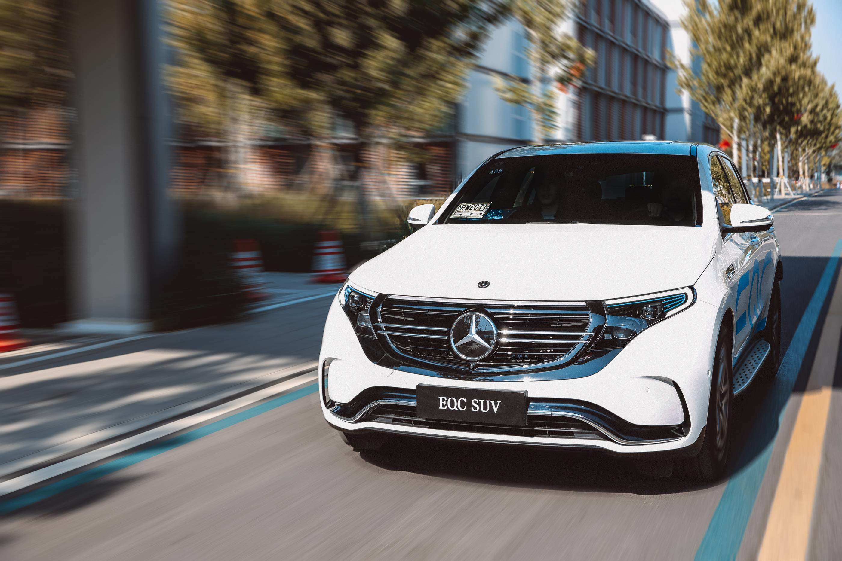 奔驰方面,为了降低生产成本,在2016年就推行了发动机灵活生产模式.