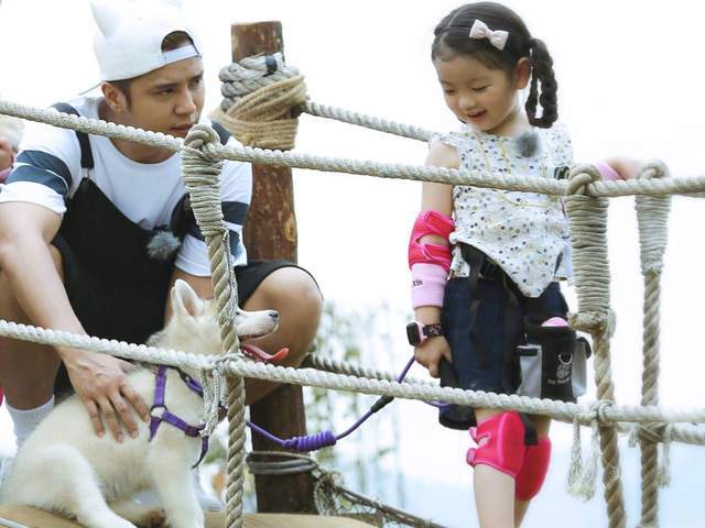 5年了,那个哭着说"我要挣钱养弟弟"的阿拉蕾,如今怎么样了?_董力