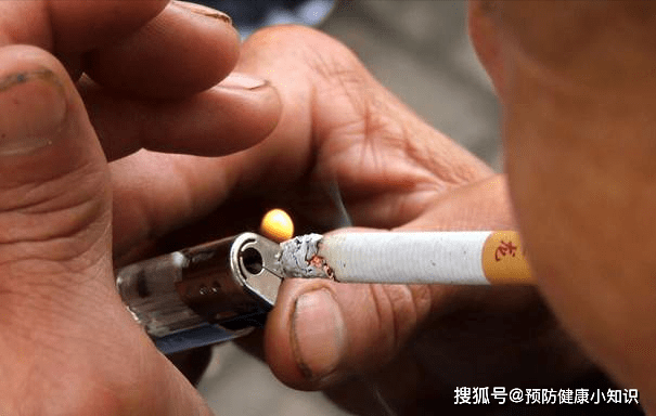 26岁女子吸烟照样90不抽也会短命医生年轻心梗与吸烟有关