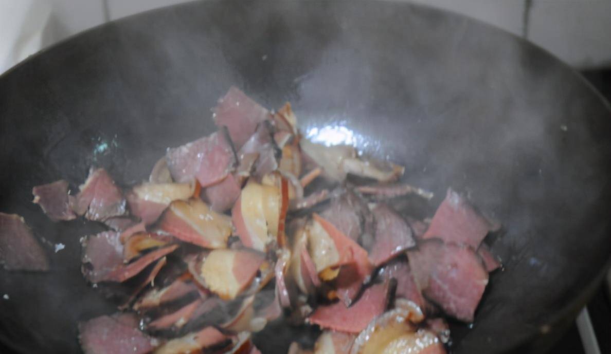 如何炒腊肉不咸 0975ae90ecb848d69751aae530fff42d.jpeg