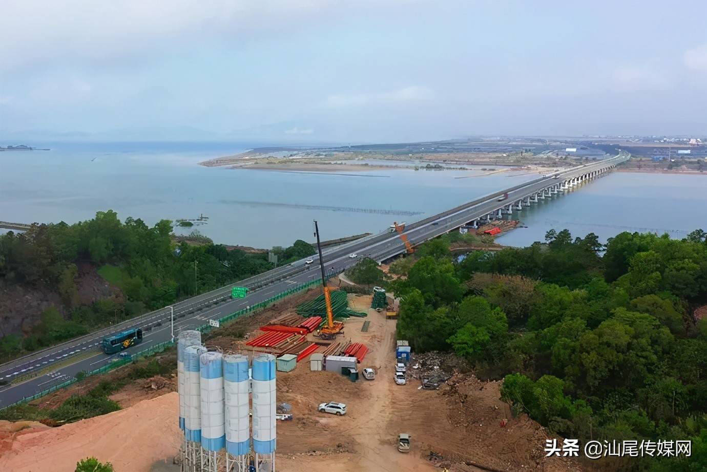 長沙灣跨海特大橋擴容通車後,將進一步完善我市的綜合交通運輸體系