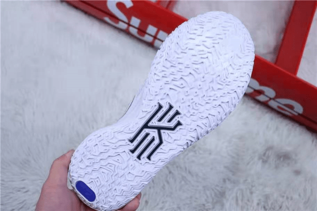 如何刷运动鞋刷的干净 96e108f209dc477dbe75f07dafd39261.png