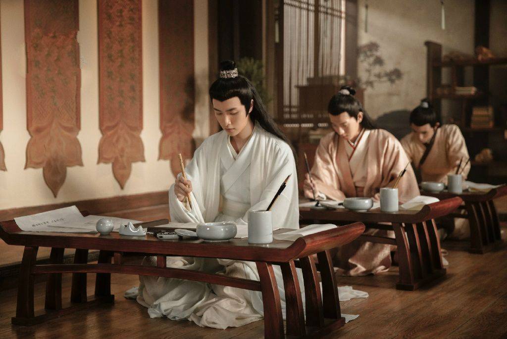 民间故事:书生被蛇妖蒙骗,偷走修仙者白鼠,回家变美女口吐金银