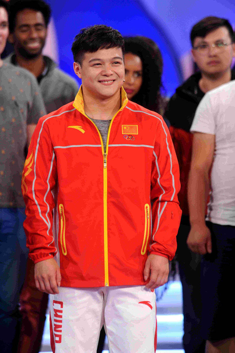 中国举重冠军,退役后和青梅竹马结束4年恋爱长跑,婚后生活幸福_龙清泉