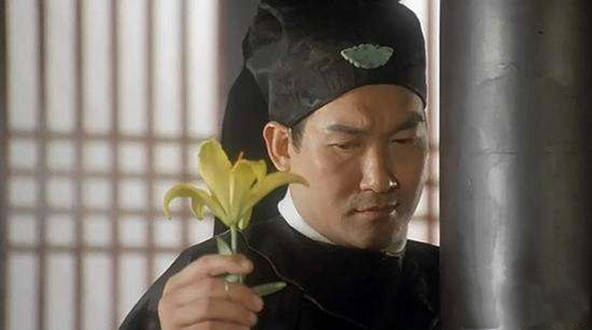 把梁家仁给周星驰演配角的电影刨除,梁家仁已经和周星驰合作过七次