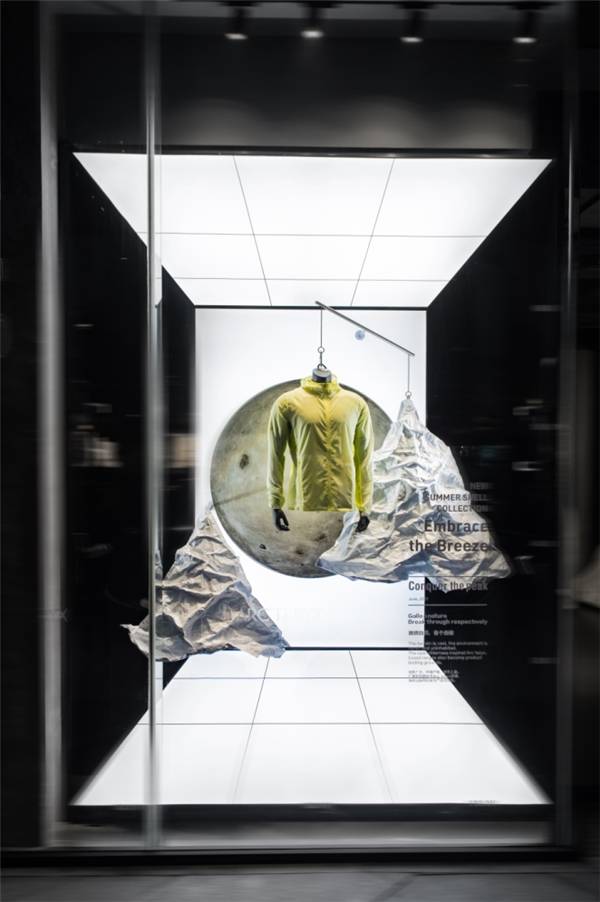 始祖鸟2021夏季橱窗以纸为山巅峰征途