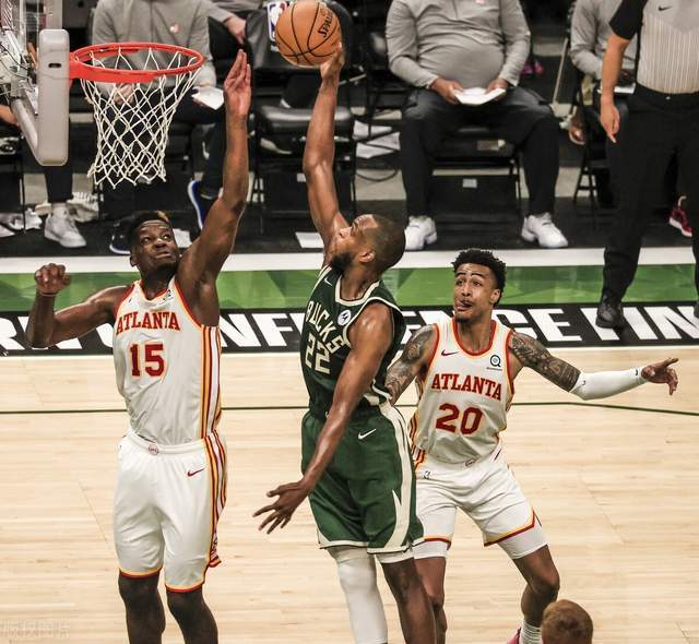 原创字母哥3311雄鹿击败老鹰夺回主场优势米神3811杨空砍35分