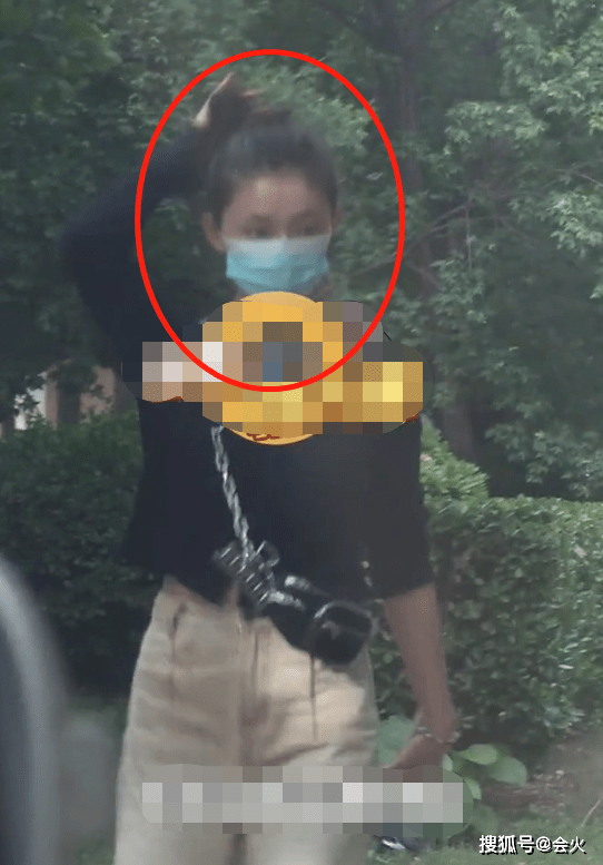 林允颜人中疑似同居被拍!女方素颜现身皮肤蜡黄