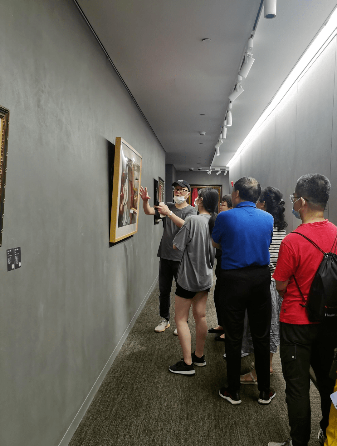 游走边缘成肖玉40年艺术展在沪开幕