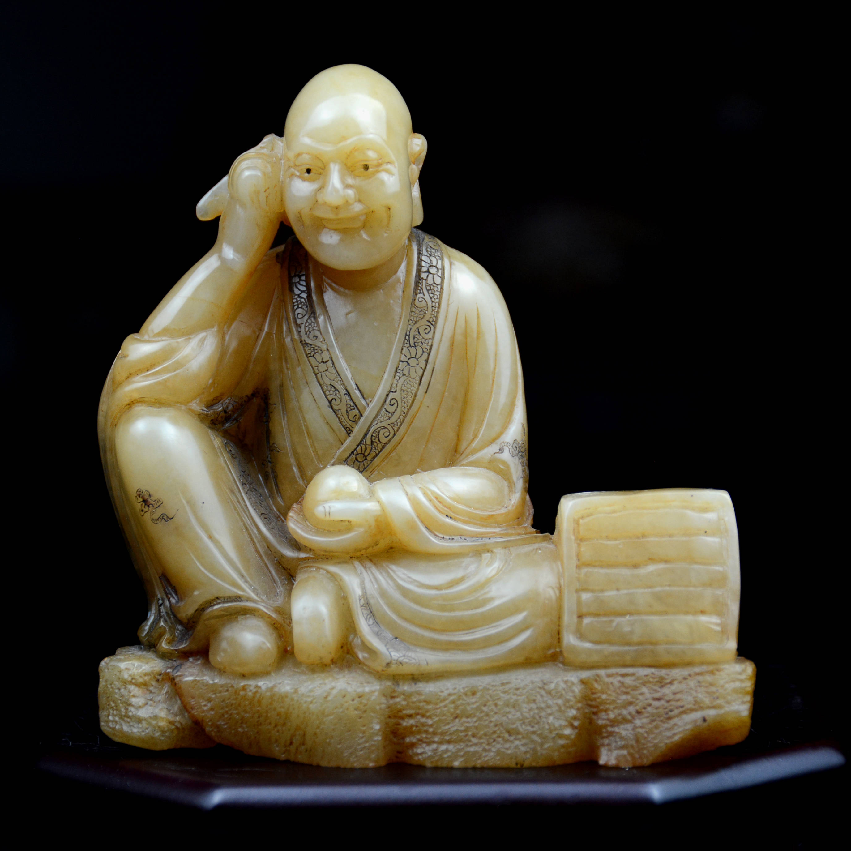 寿山石收藏家黄坚全球首次展出清代早期寿山石雕作品《十八罗汉》_手机 