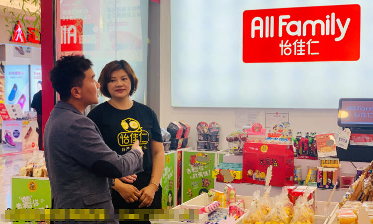 年龄层|十年磨一剑 怡佳仁零食店光芒耀目