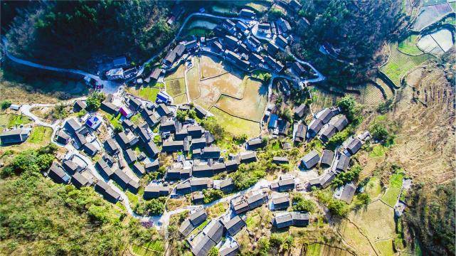 鼓戎湖村夯寨苗寨是拍摄电影《十八洞村》的主要取景地之一,将夯寨村