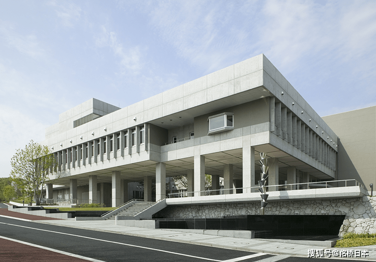 多摩美术大学贰学科致力于作品创作的学生获得丰富的社会性机会,例如