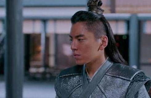 感觉王大陆真的太黑了,而且不知道为啥王大陆的古装总有点乡土气息