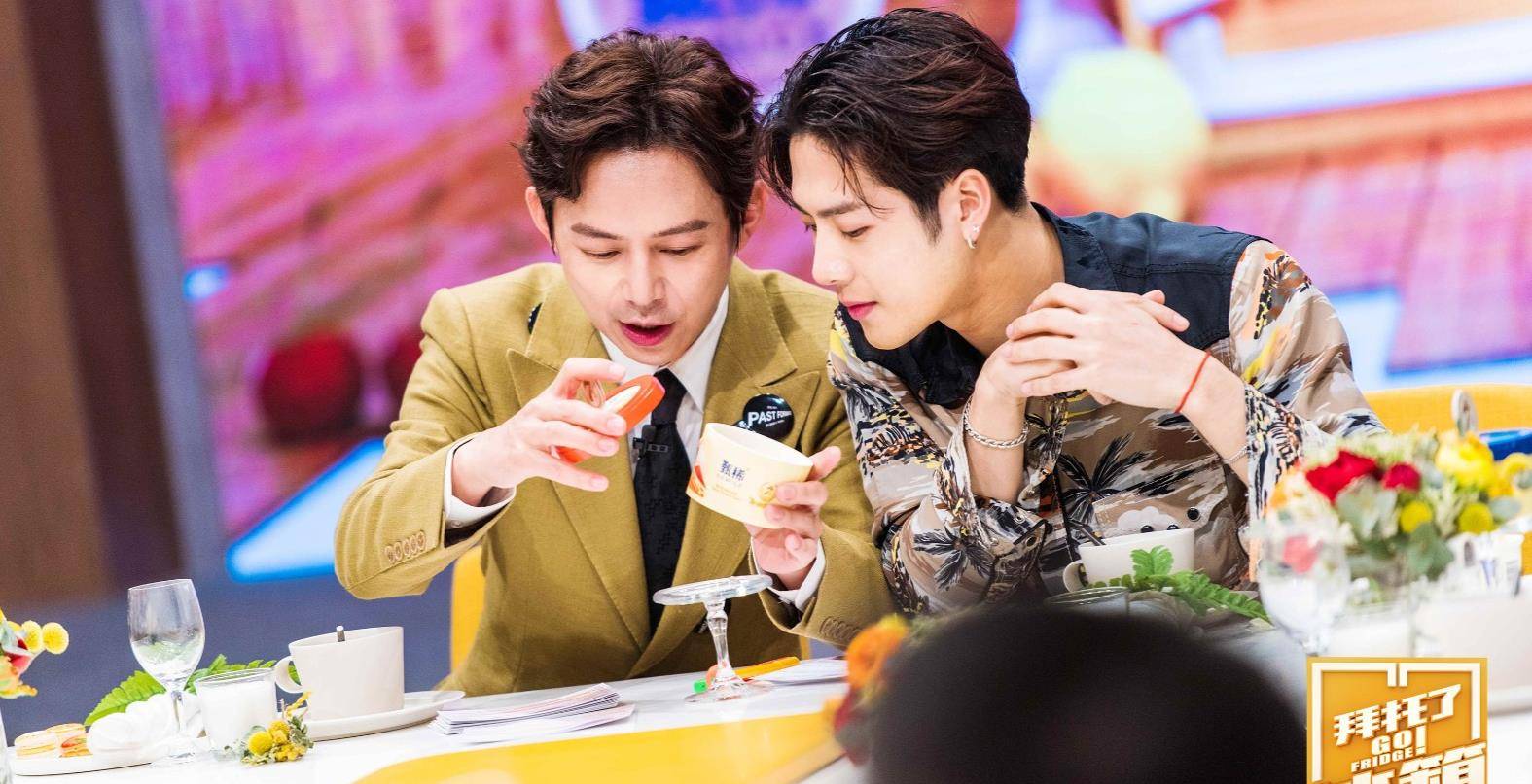 这档综艺节目由何炅,王嘉尔主持,厨师团为姚