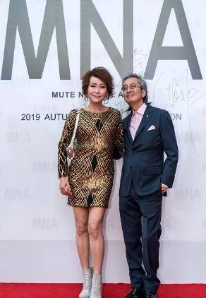 身材|叶童优雅亮相，穿包臀裙配钻石鞋好洋气，不靠医美皱纹明显自然美