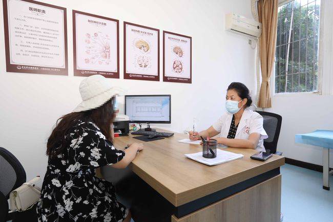 原创每年夏季,手上会起小水泡,是湿疹吗?