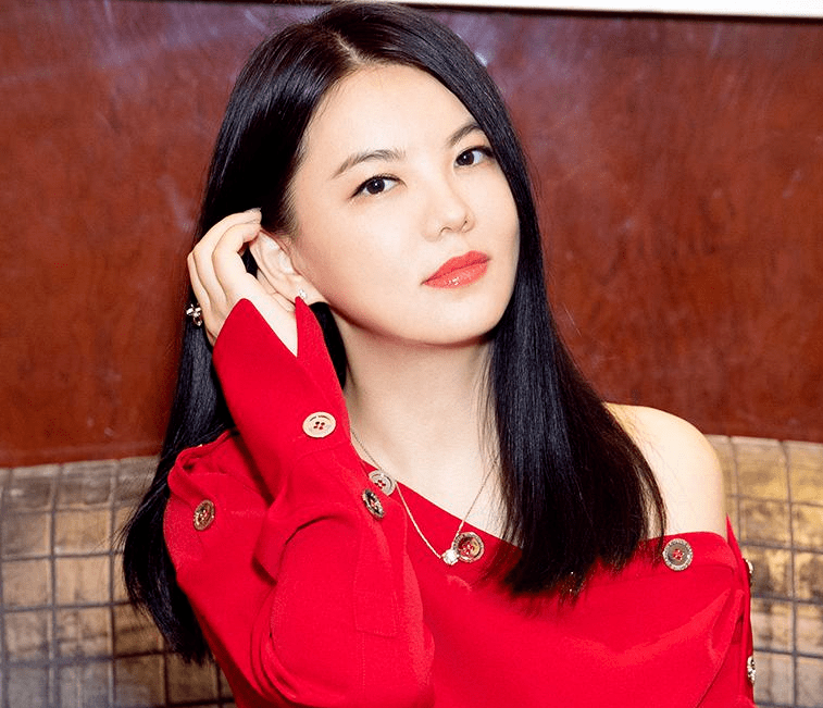 美人|11岁王诗龄身高直逼爸爸，大眼高鼻梁神似李湘，初见美人潜质