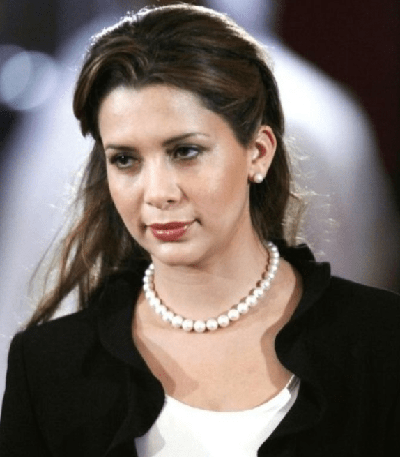 原创迪拜大王妃17岁嫁表哥41年不露面生12子荣宠不衰哈雅不是对手