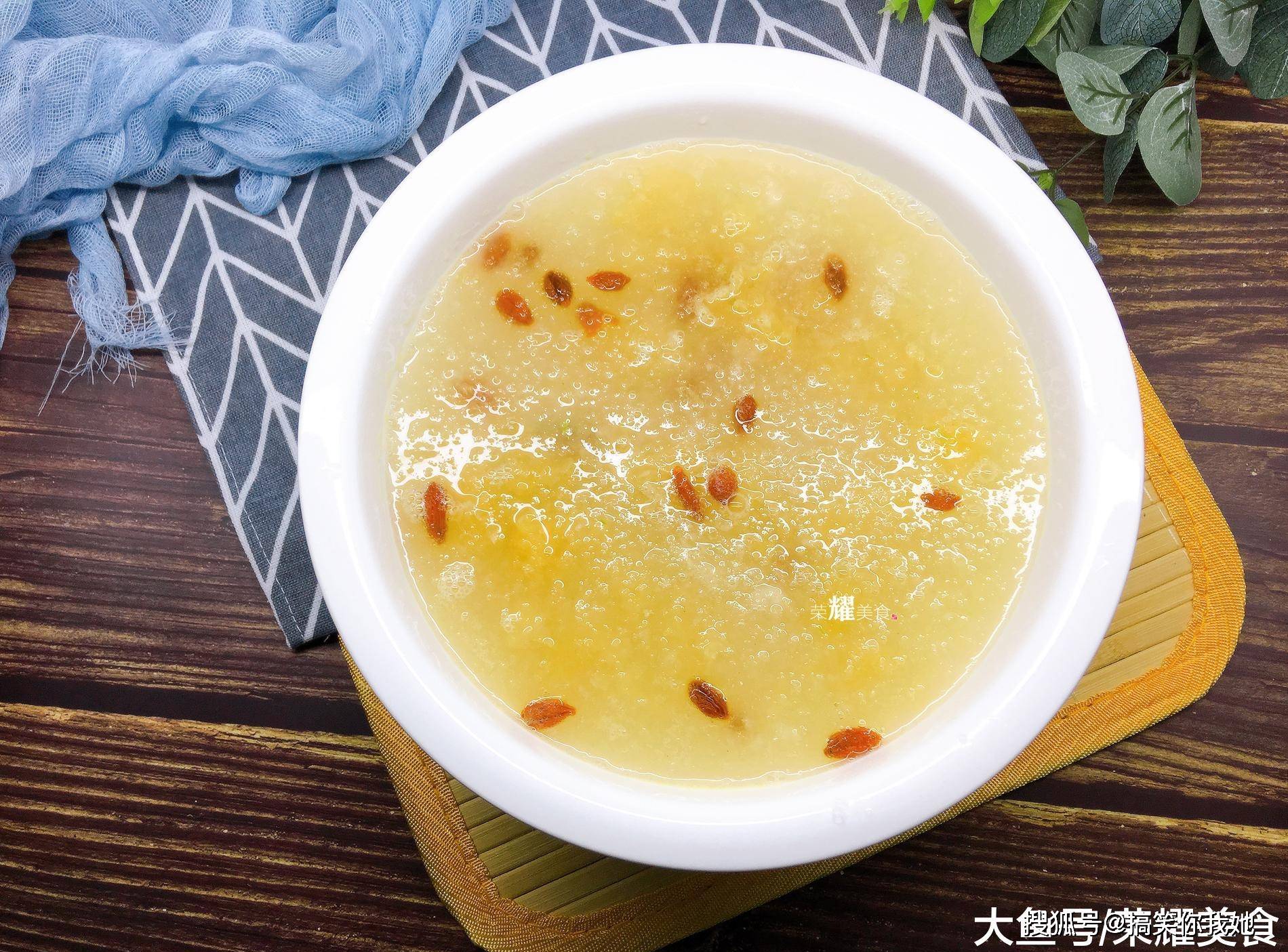 原创冬瓜与银耳杞子一起煮成汤营养丰富口感特别操作简单易上手