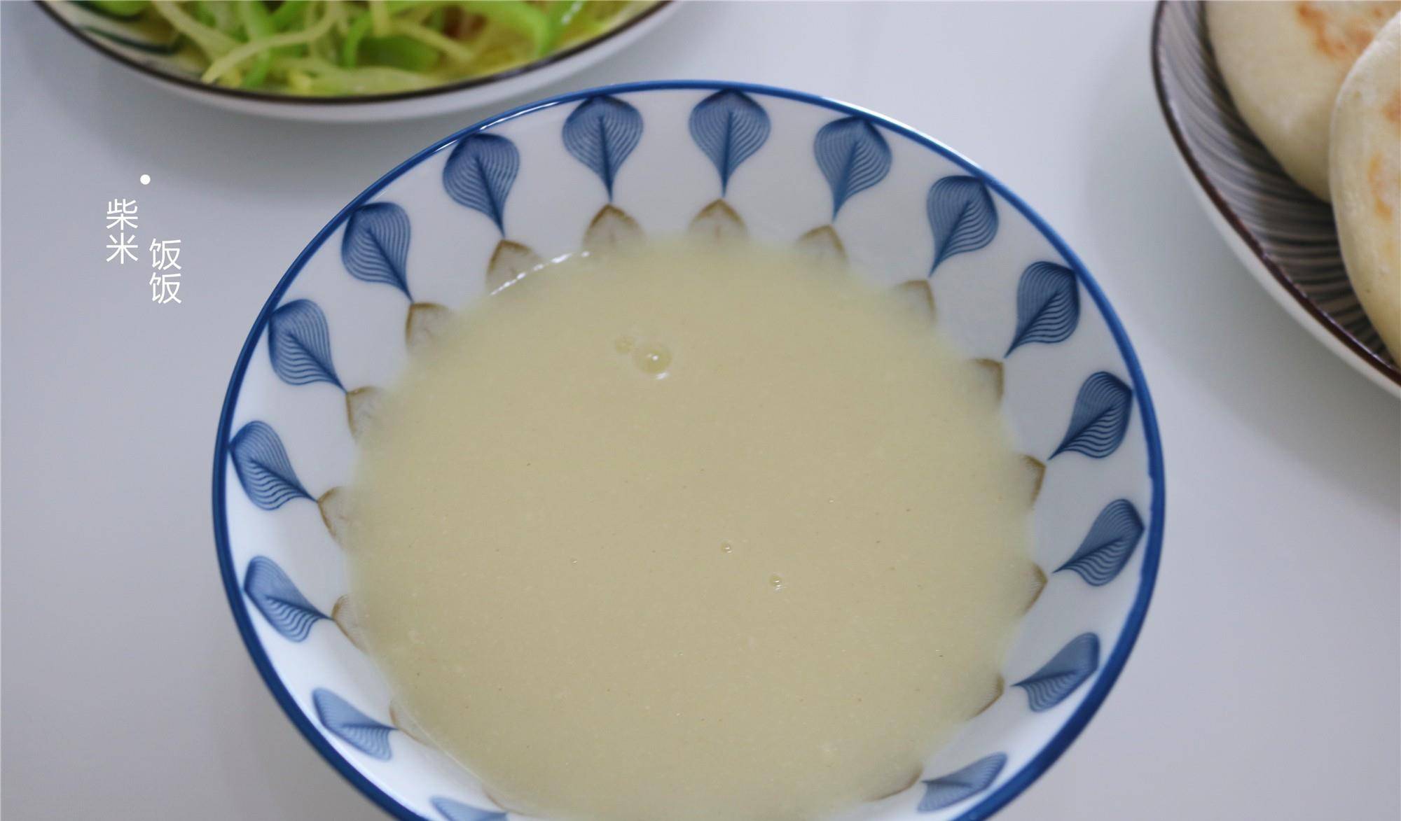 炒土豆丝|五一不出门,早餐在家吃,发面饼,小米粥,荤素搭配吃得香