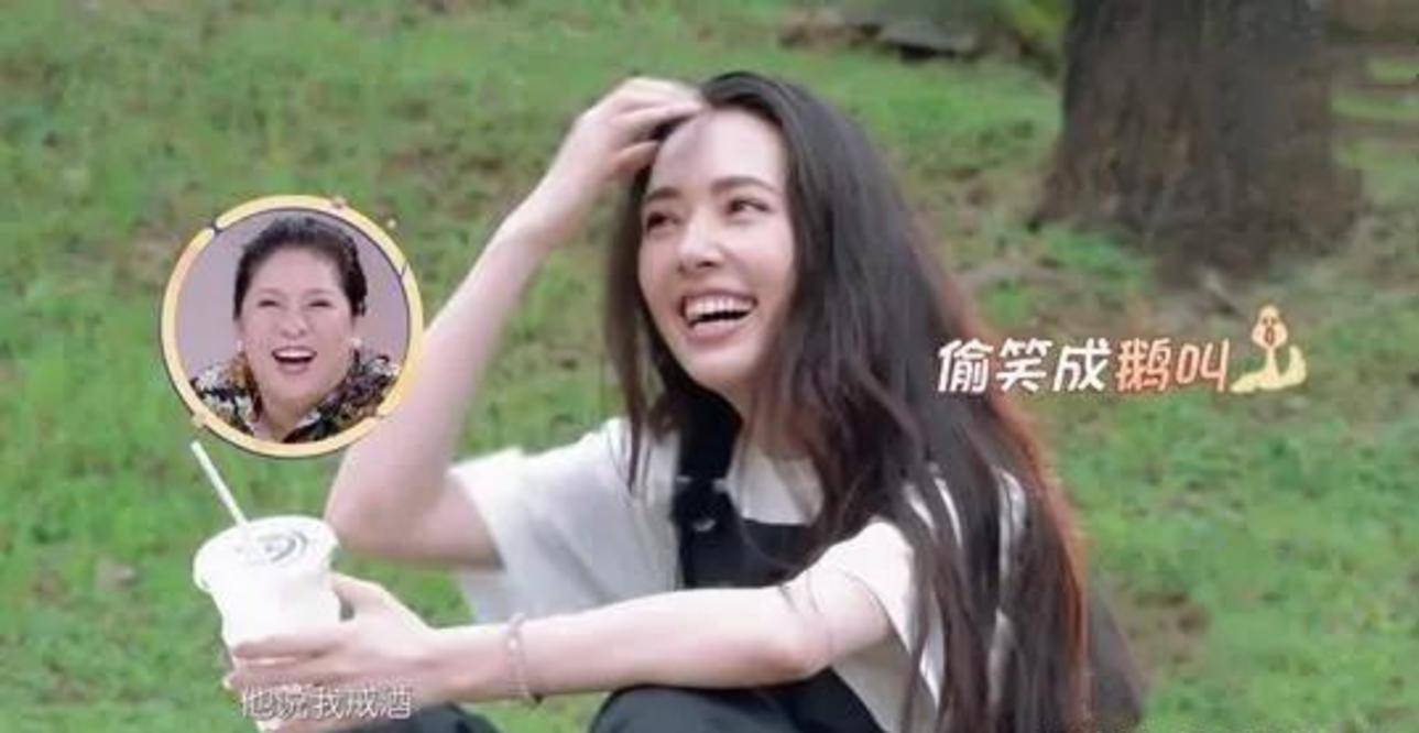 郭碧婷产后复出脸部浮肿,穿粉衣却无半分少女感?