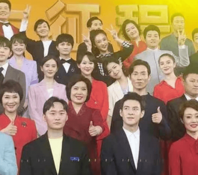 效果|七一晚会后台惊喜多！韩红抽雪茄变大佬，杨紫穿红西装拉刘诗诗热聊