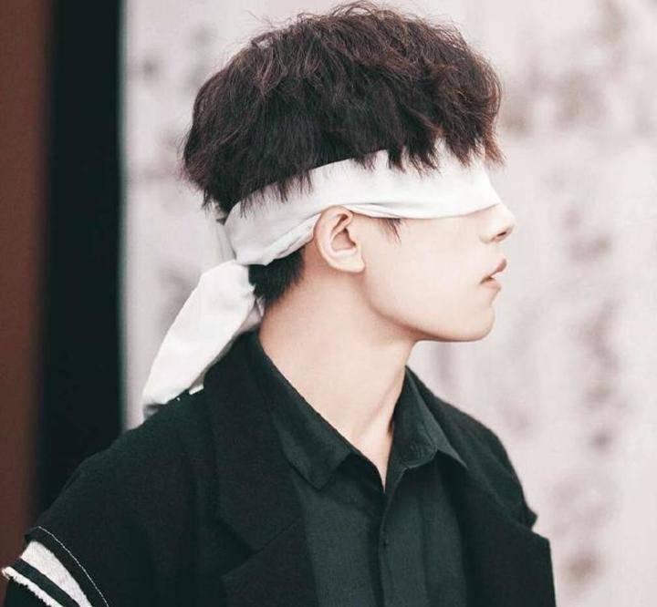 易烊千玺图片高清大图片 fd4998acf06c451d972136bee41ffb08.jpeg