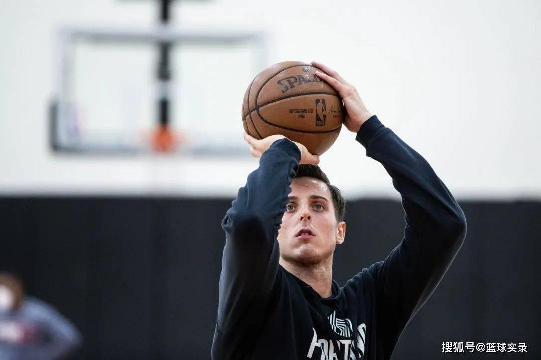 一年骨折三次!nba最帅男模,生涯凉凉了!_扎克科林斯