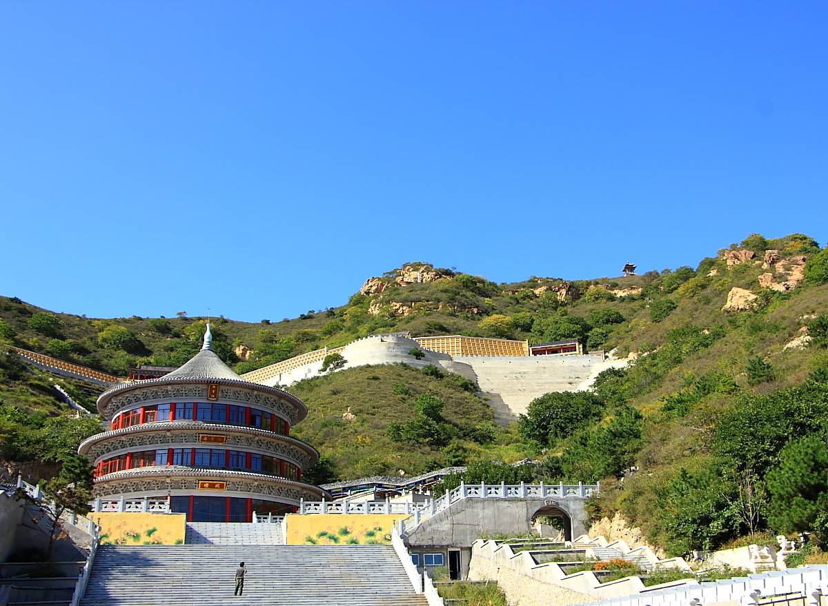 辽宁一座寺庙是辽西弘法观光圣地内有辽西第一大佛