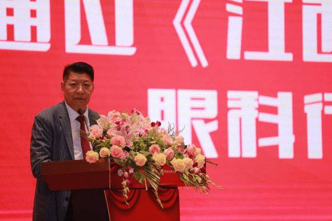 协会副会长兼秘书长陈华峰,江西省社会办医疗机构协会副秘书长胡政
