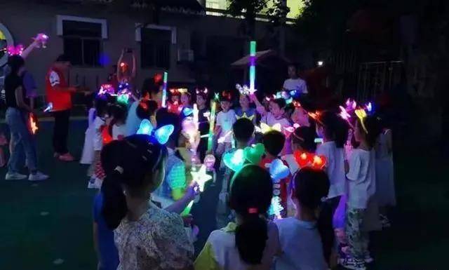 活动|幼儿园开轰趴！“今夜不回家，解放爸和妈”