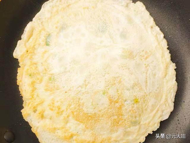 葱花|1勺面粉,1个鸡蛋,1把葱,不用和面就把早餐搞定