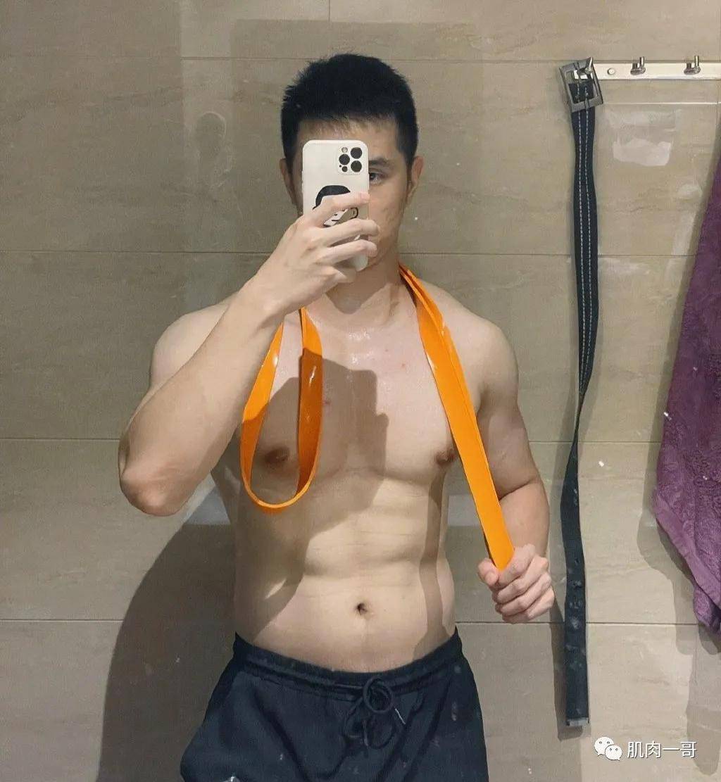 身材|25岁肌肉交警爆红网络，这是什么神仙肉体啊