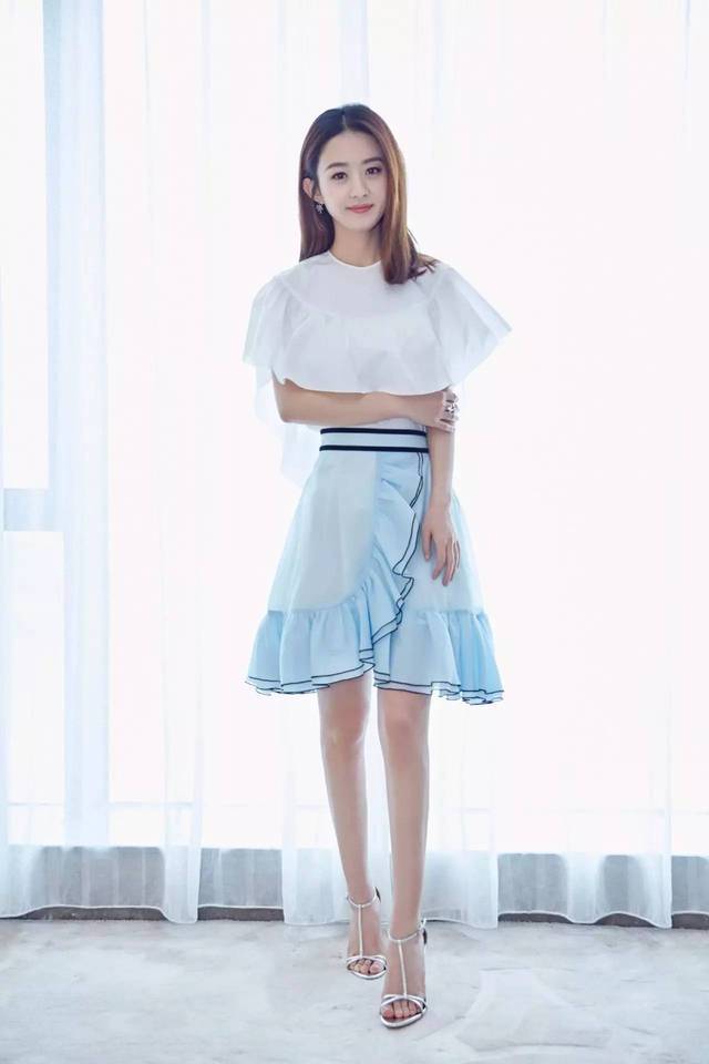 赵丽颖|女人不管多大，少穿紧身包臀裙，看赵丽颖、关晓彤的穿法，真减龄
