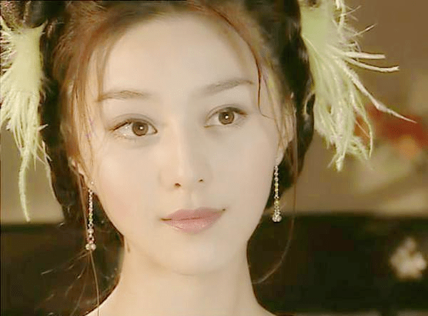 原创范冰冰20岁青涩照曝光湿发素装很灵气自信网友普通校花水平