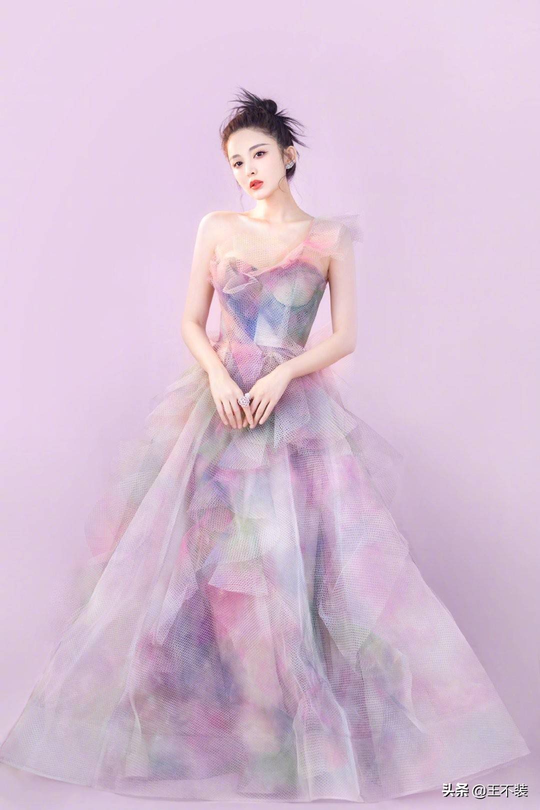 美人|古力娜扎的Marchesa连衣裙，美人霓裳，相得益彰