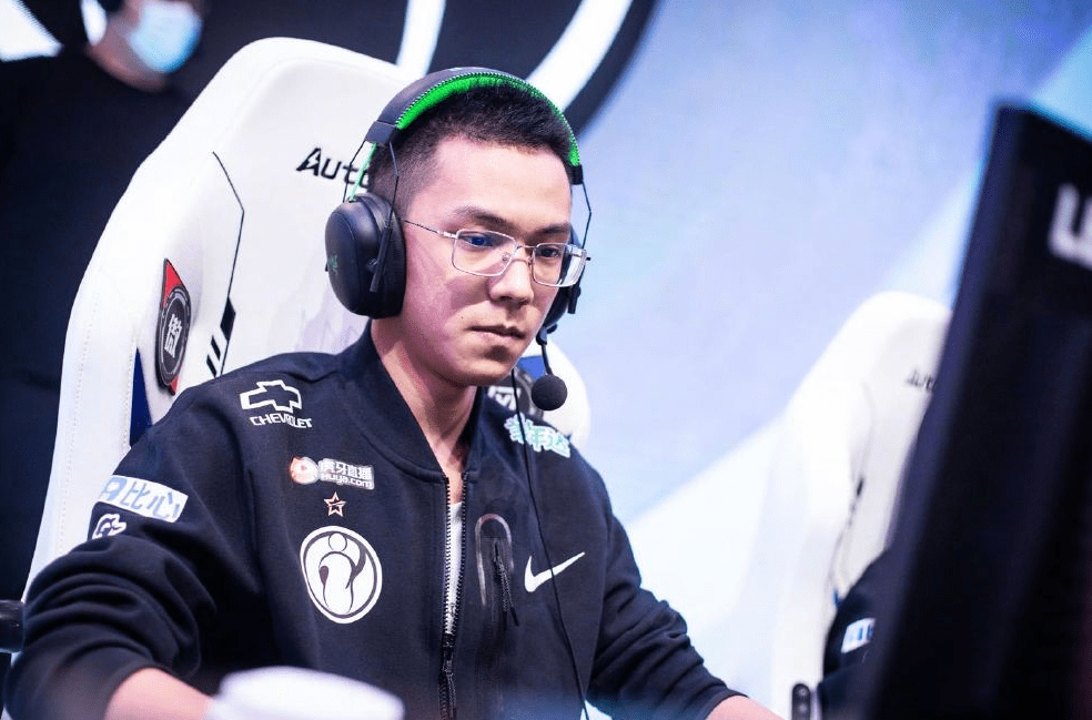 原创滚回你的rng输rw后wink遭辱骂上万观众爆破ig官博要ad退役