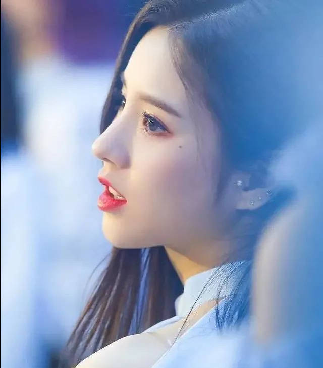 原创泡菜国女团又现不雅穿搭?