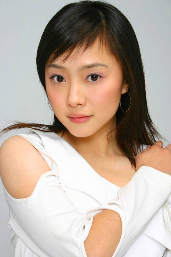 19岁被张国立赏识,嫁大12岁央视名嘴,如今39岁被宠成宝